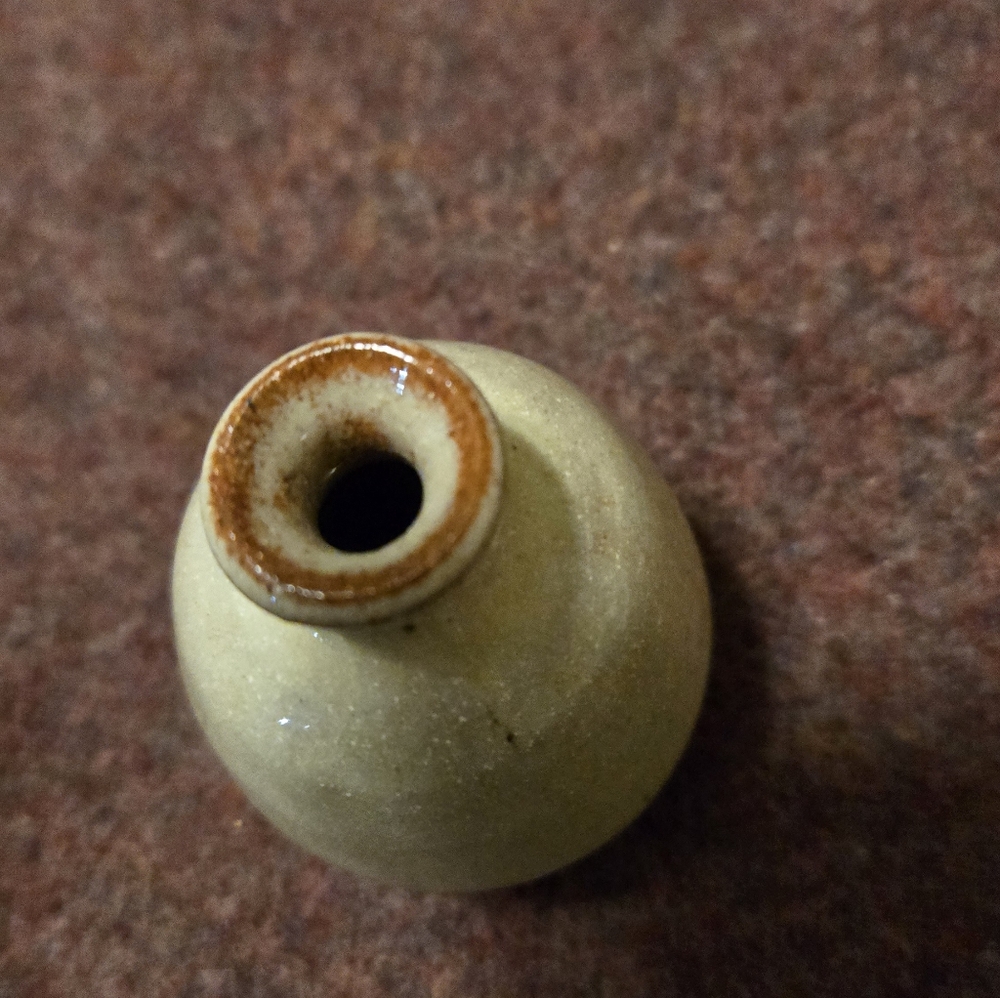 Glazed Pottery Bud Vase Unsigned Brand Unknown No Chips Or Cracks - Picture 3 of 4